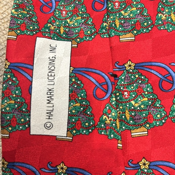 Hallmark Christmas brand tie Holiday traditions - Picture 3 of 4